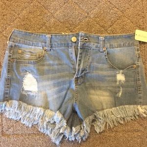 Women’s fringe jean shorts